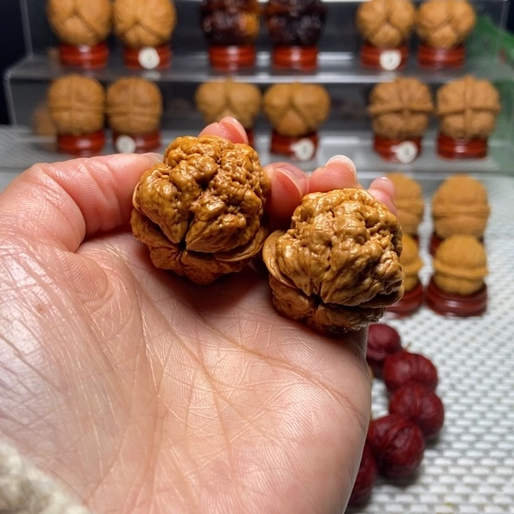 文玩核桃把件36血舍利