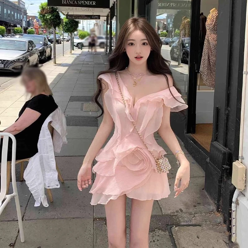 法式温柔气质粉色一字肩连衣裙女夏小个子独特荷叶边收腰a字短裙