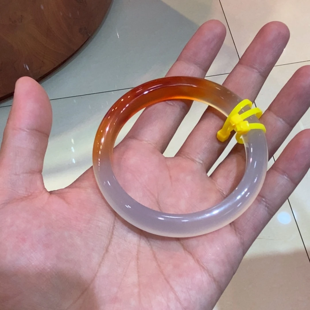 小****玛瑙/玉髓手镯未镶嵌