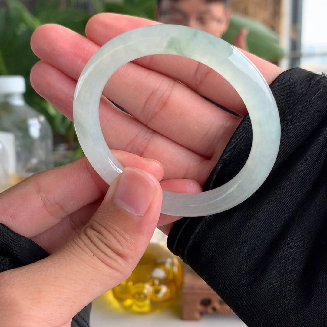 香***蹄翡翠手镯未镶嵌50飘花