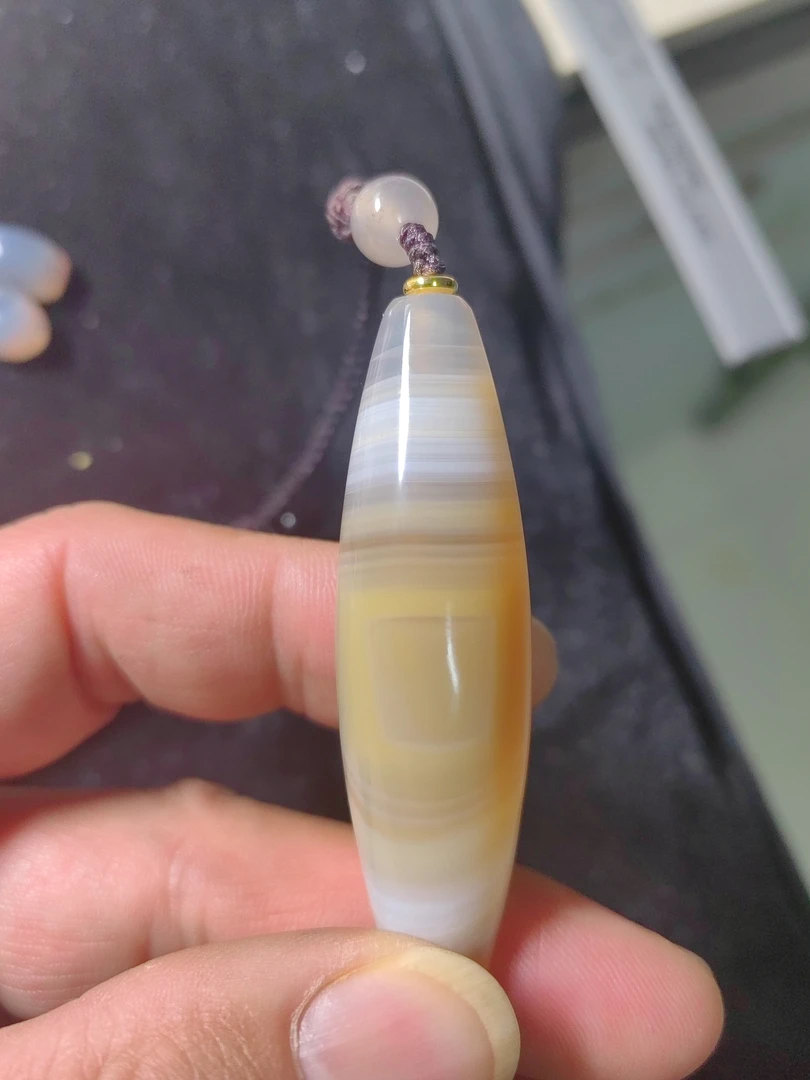 玛瑙天然吊坠勒子