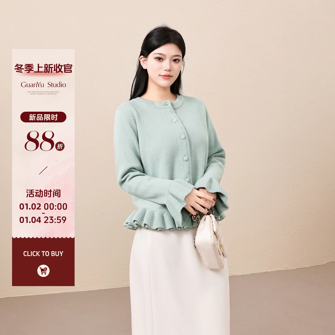 【闲暇时光】蛋妹大码女装微胖mm冬季深V领口交叉褶皱毛衫DM36384