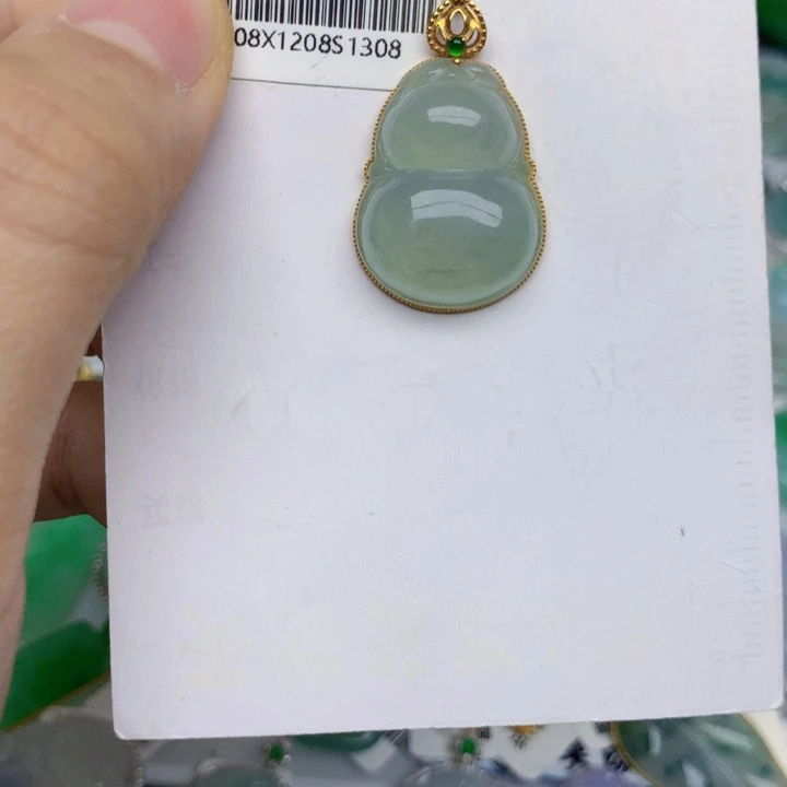 翡翠18K金镶嵌颈饰葫芦