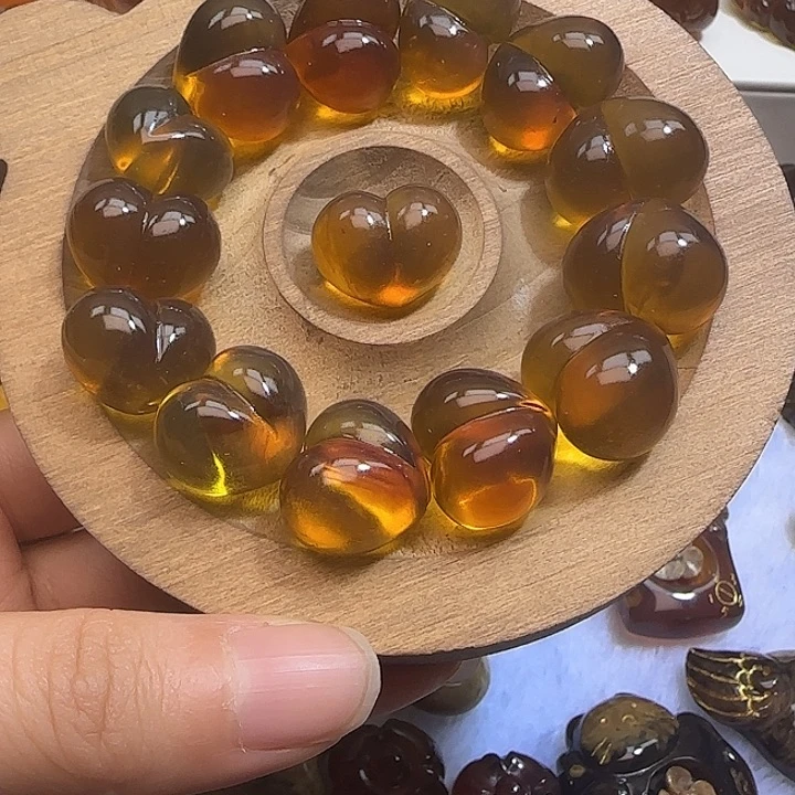 琥珀未镶嵌裸石屁桃