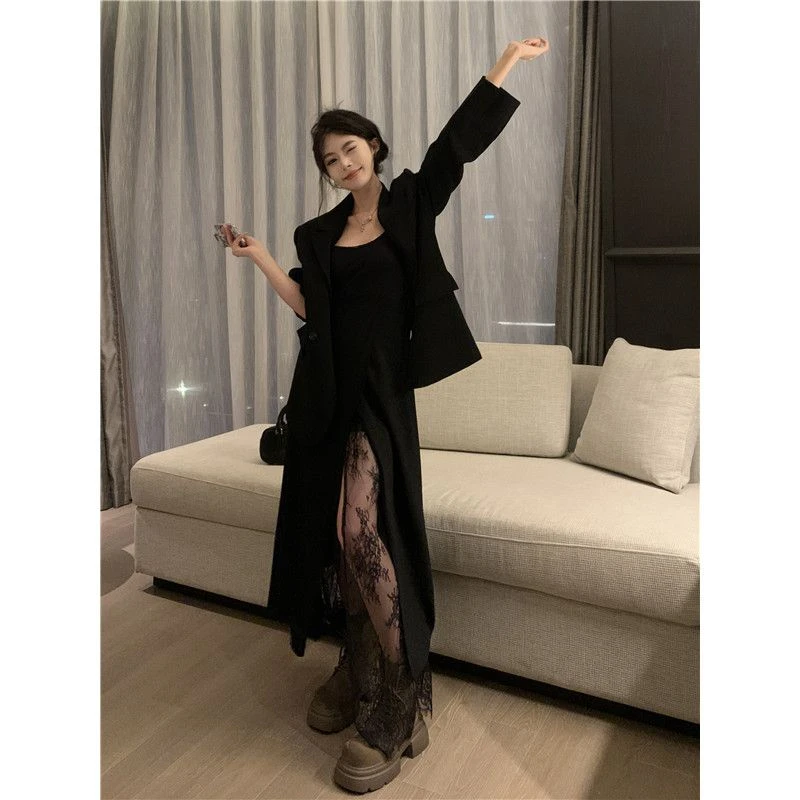 美拉德穿搭卡其色女秋季高级感黑色气质中长款小个子连衣裙显瘦