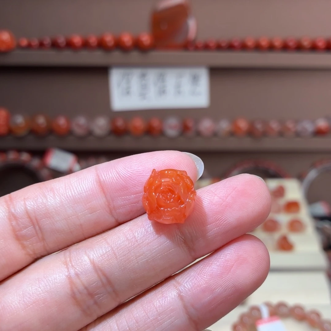 蓉****未镶嵌川料南红玛瑙牡丹花