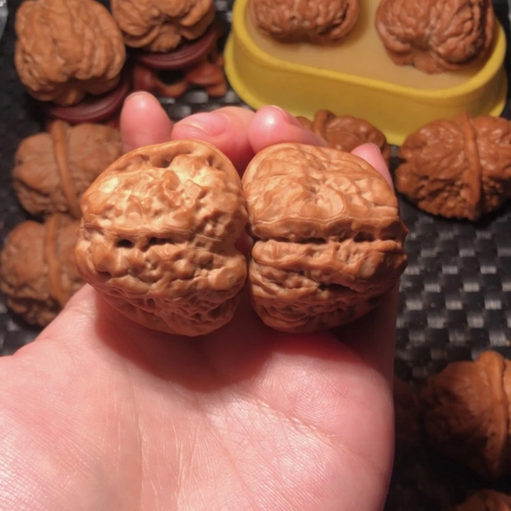 P***！文玩核桃把件蛤蟆