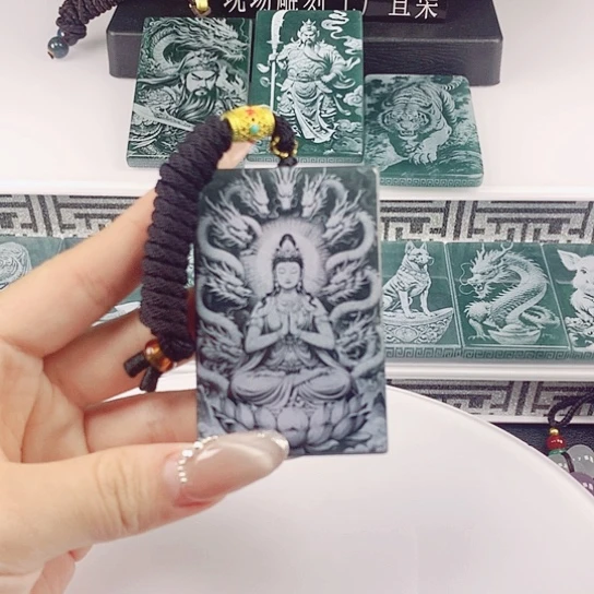 翡翠未镶嵌颈饰九龙观音