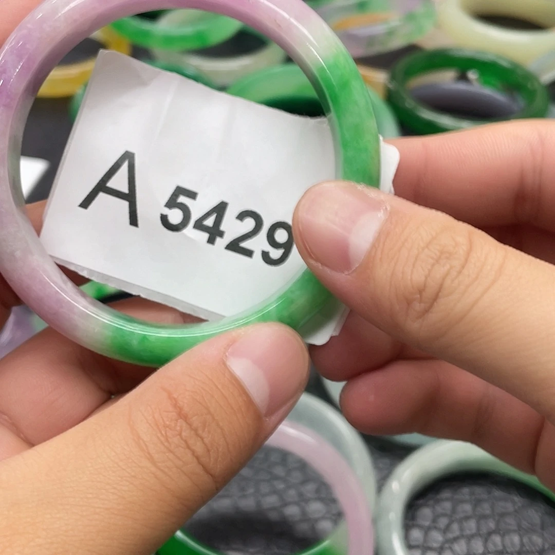 翡翠手镯未镶嵌默认瑕疵