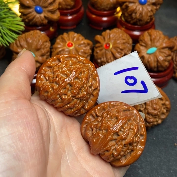 40白狮子107文玩核桃狮子头107