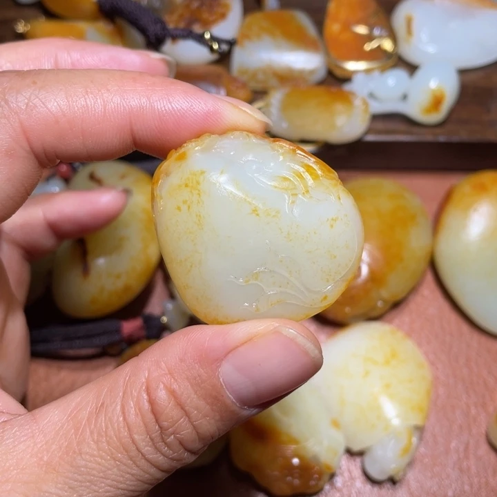 艺***贝颈饰未镶嵌和田玉