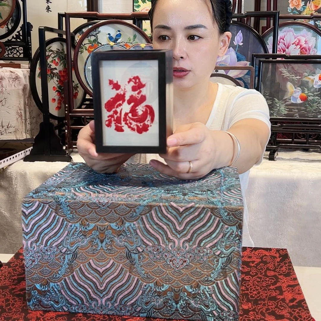 织绣苏绣笔筒手工