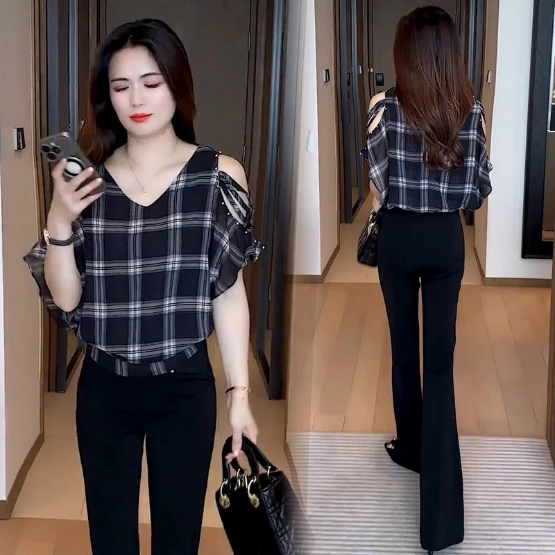 时尚格子衬衫女2025夏季新款洋气显瘦V领露肩设计感百搭休闲上衣