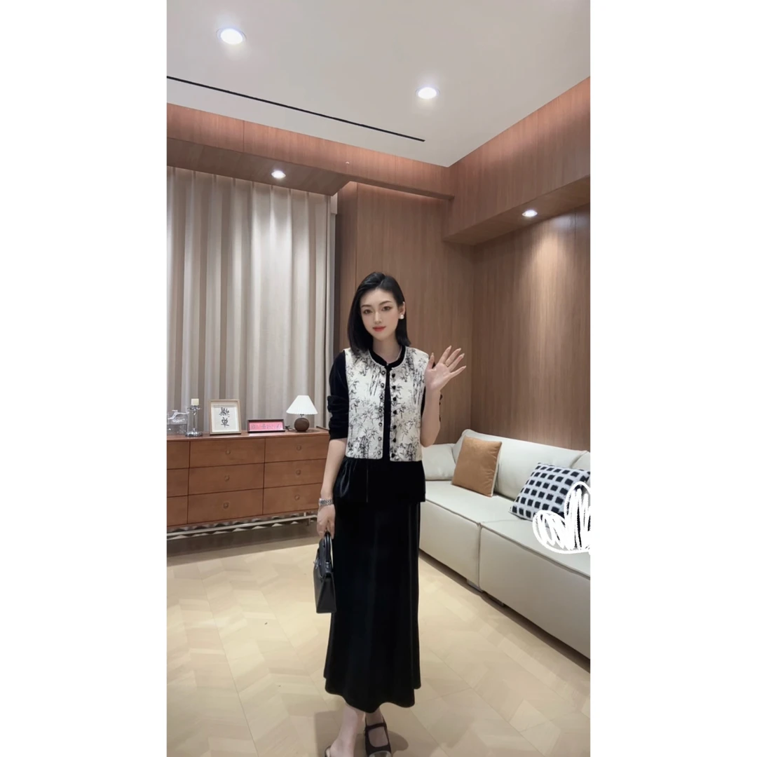 白白/2025早秋新款新中式时尚套装设计感小众气质显瘦马甲+连衣裙