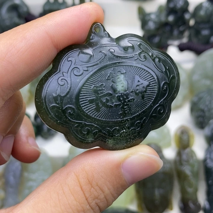 颈饰未镶嵌和田玉