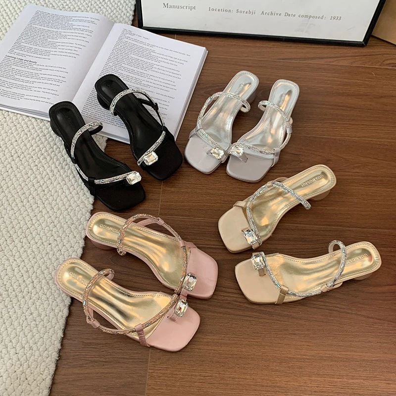 气质凉拖外穿女鞋子2025年春夏现款黑色水钻仙女风配裙子粗跟凉鞋