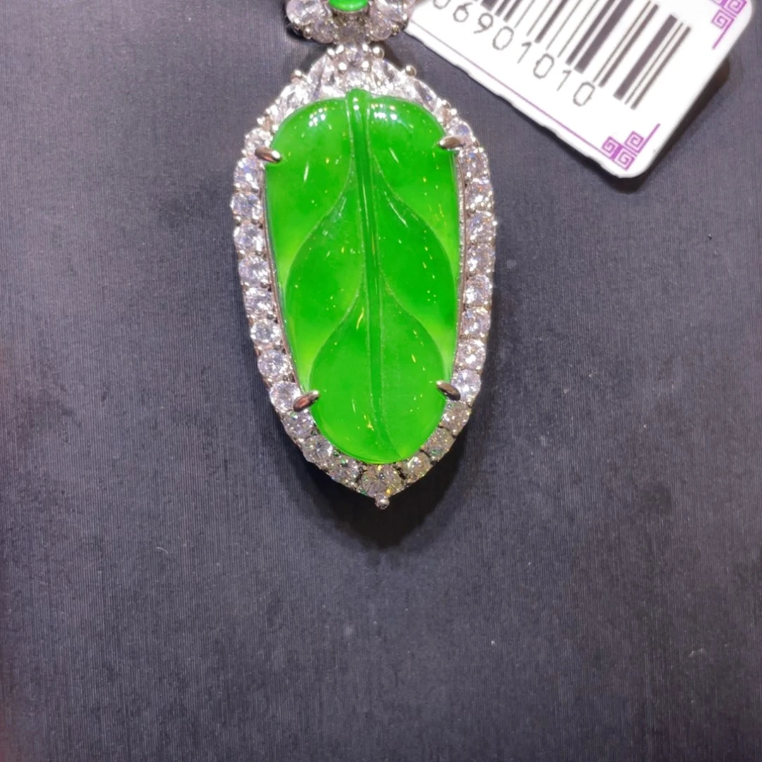 翡翠未镶嵌颈饰吊坠