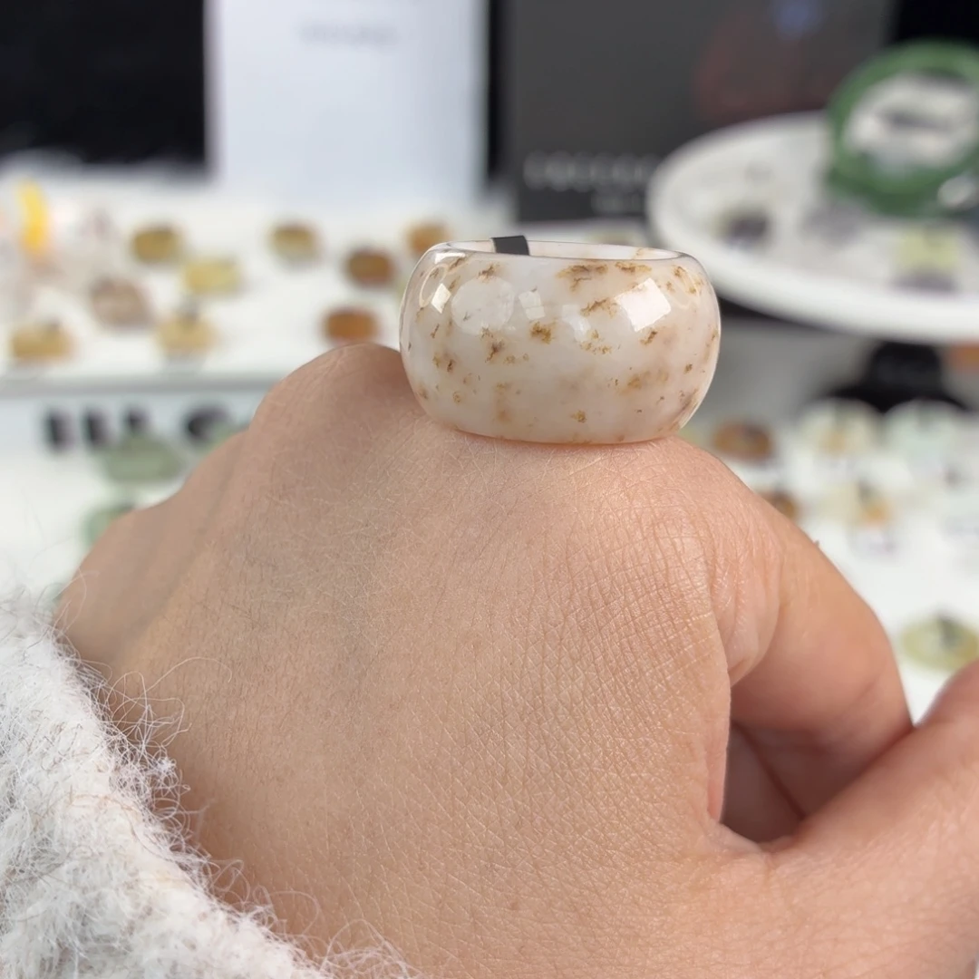 和田玉未镶嵌戒指Q58白底桂花糖轮胎17.1阔17.6不退换