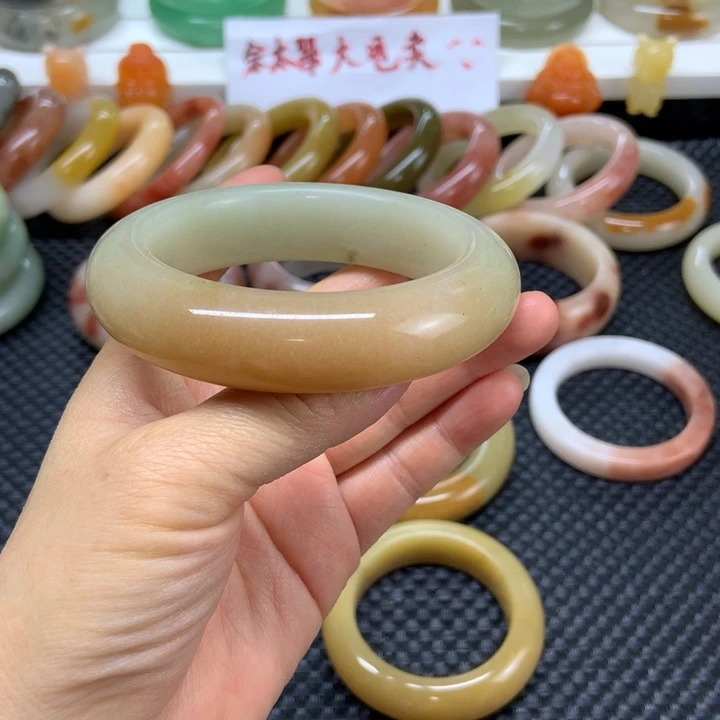 石英岩玉未镶嵌手镯