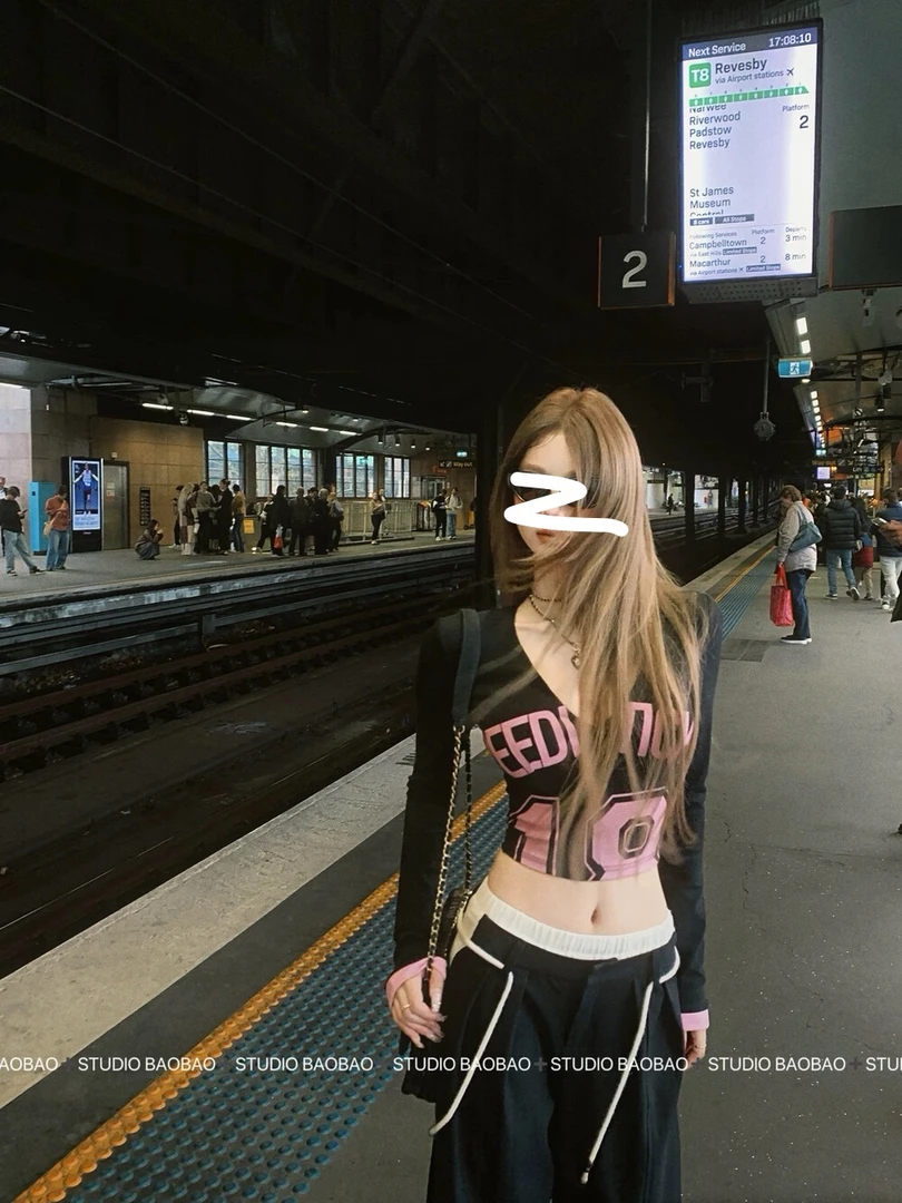 美式复古辣妹V领印花长袖T恤带胸垫小衫  193