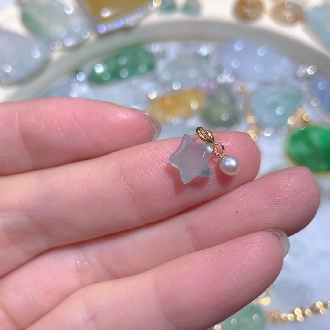 翡翠颈饰18K金镶嵌翡翠