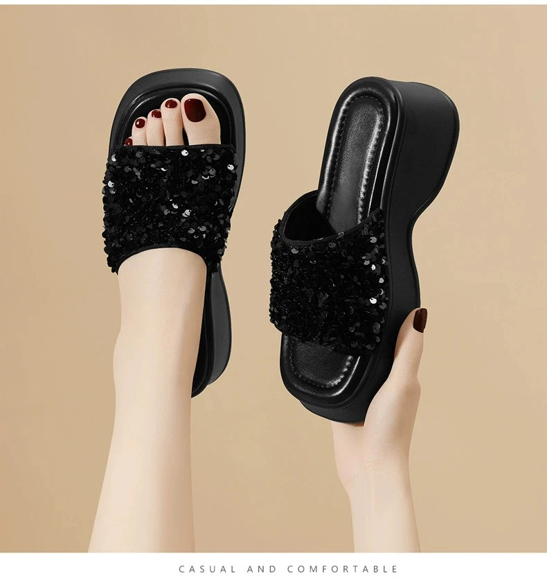 女士外穿亮片休闲凉鞋，款式到位，鞋子轻便