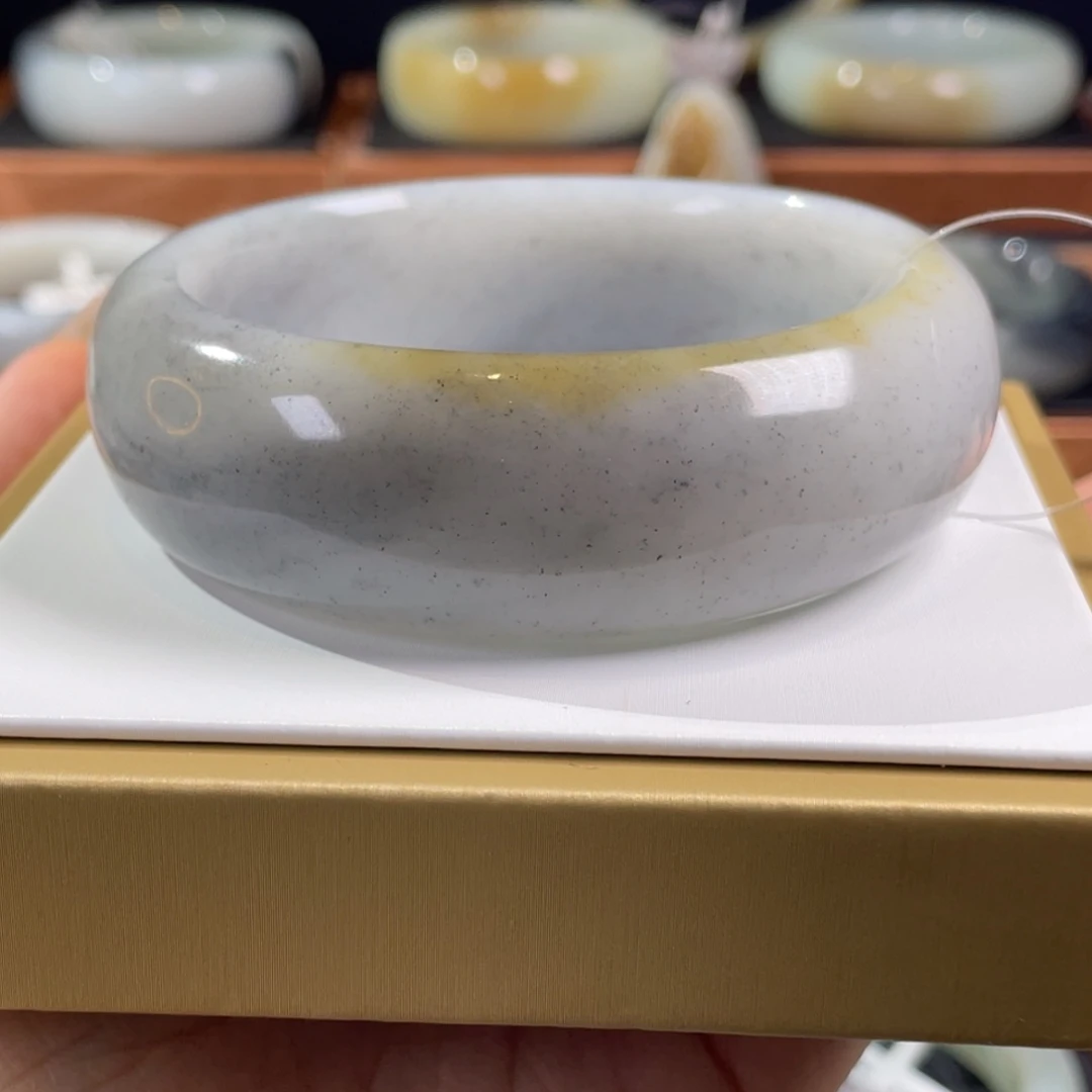 茉***花未镶嵌手镯和田玉