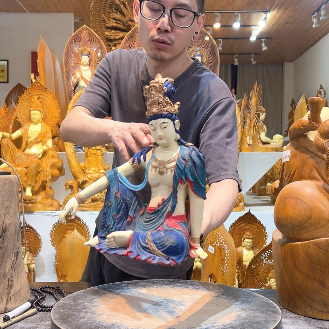 狄***臣香樟木请贵包退，只有一尊