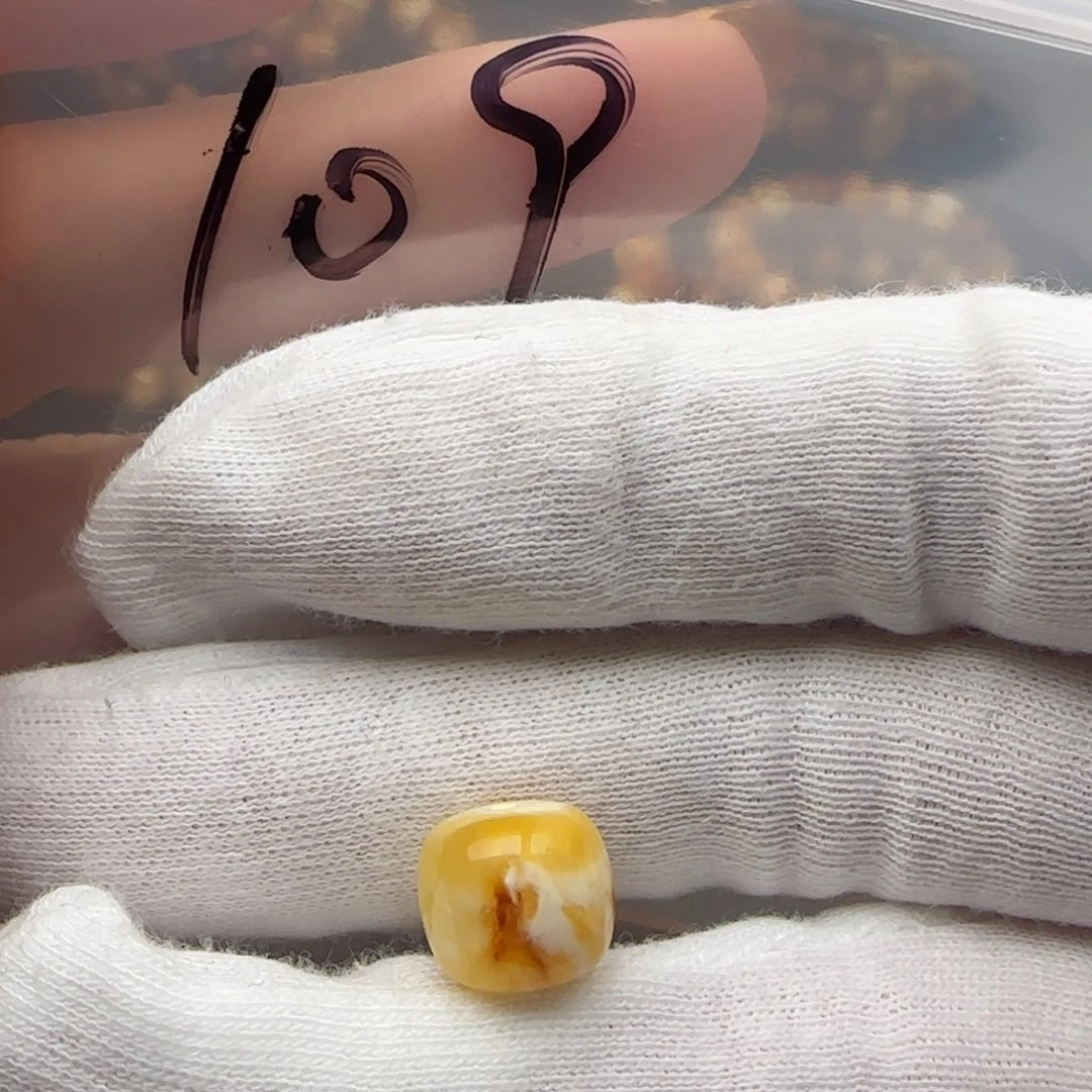 琥珀裸石未镶嵌爱****宝琥珀蜜蜡