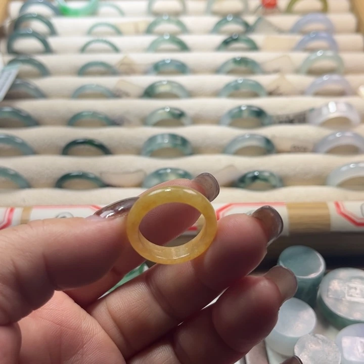 翡翠未镶嵌戒指黄翡