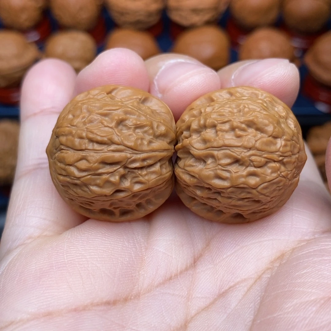 文玩核桃把件手捻小红帽