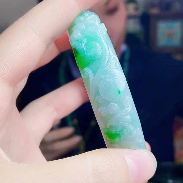 翡翠未镶嵌颈饰多样性