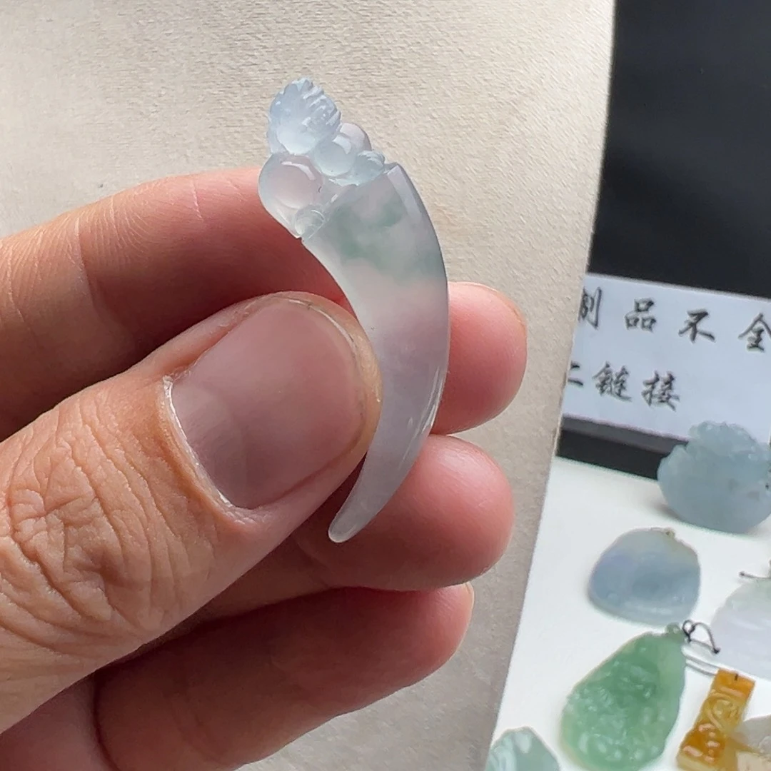定制翡翠未镶嵌龙牙