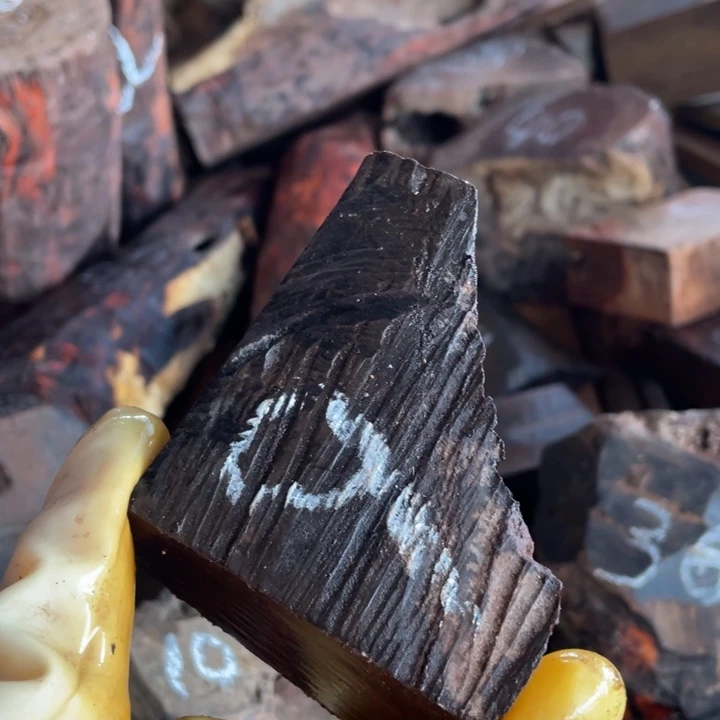 交趾黄檀（大红酸枝）湮***朧