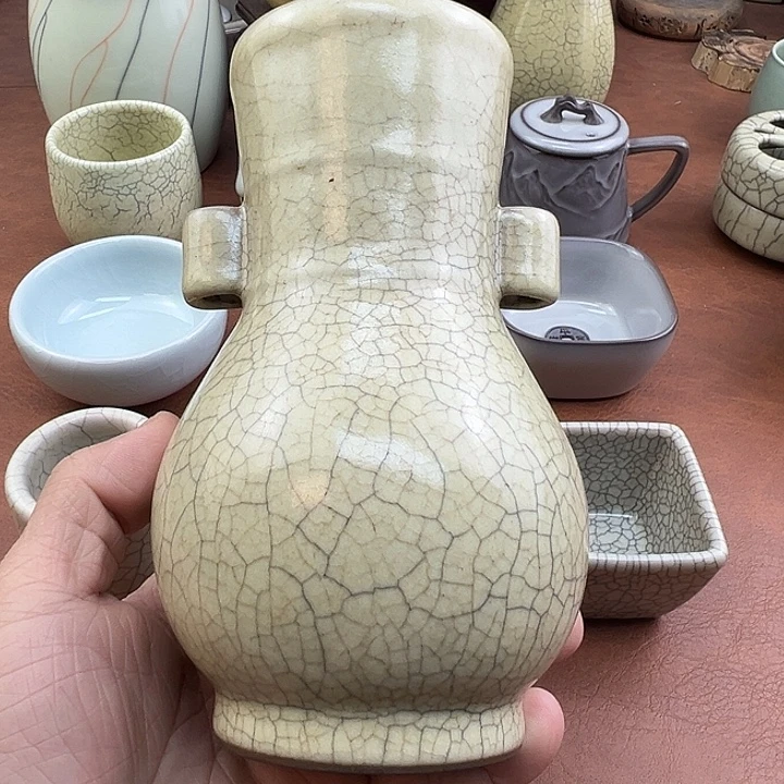 哥窑贯耳瓶哈哈哈哈