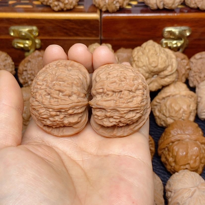 【闪购商品】文玩核桃吊坠南*北白狮子43