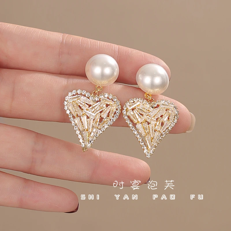 铜合金合成锆石耳饰 爱心耳环甜美少女心耳钉时尚百搭耳饰