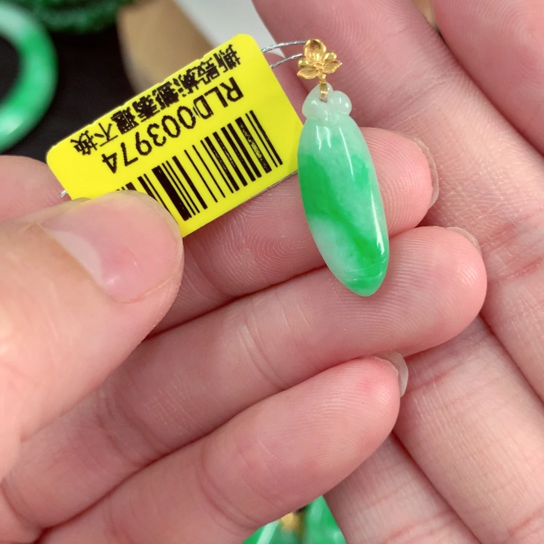 颈饰18K金镶嵌翡翠