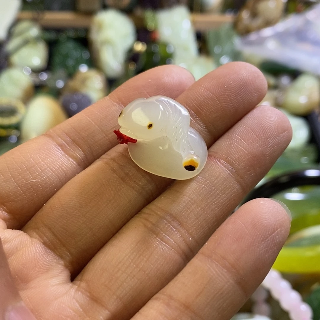 岫玉未镶嵌颈饰一个
