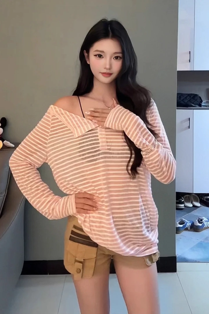 粉色条纹宽松一字肩面膜长袖T恤女夏季薄纱防晒罩衫辣妹露肩上衣