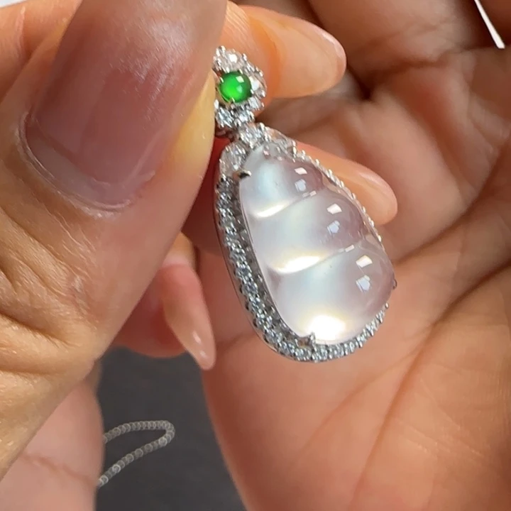 翡翠18K金镶嵌颈饰福豆L