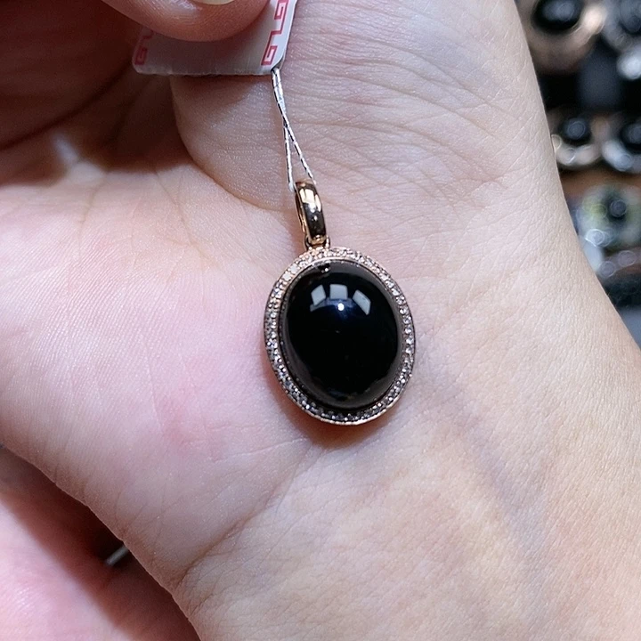 翡翠18K金镶嵌颈饰蛋面