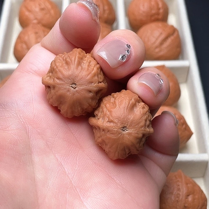 文玩核桃把件绣球