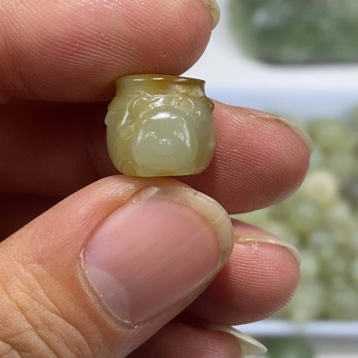 和田玉未镶嵌车挂