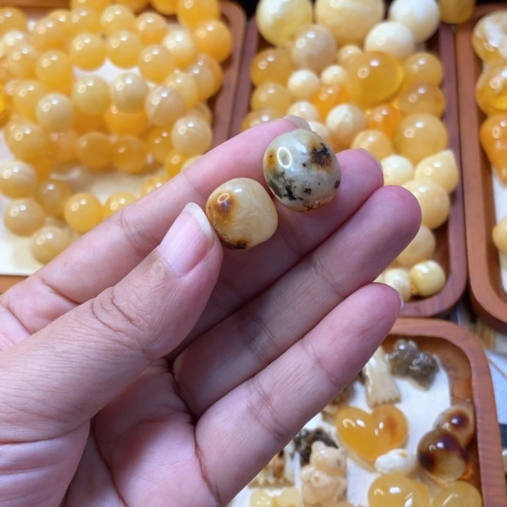琥珀未镶嵌珠宝奇石