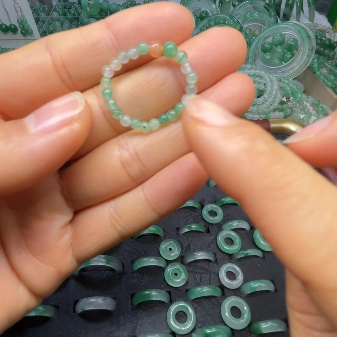 石英质玉（非洲翠）未镶嵌散珠珠子戒圈