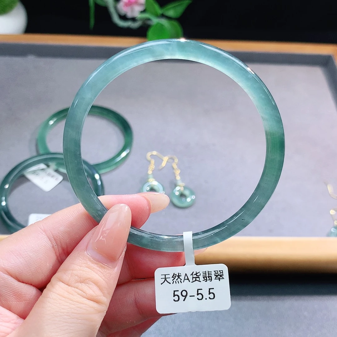 未镶嵌手镯（圆镯）翡翠