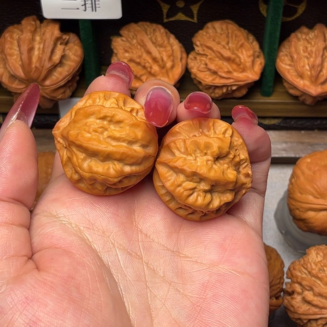 文玩核桃吊坠蝴蝶龙脊