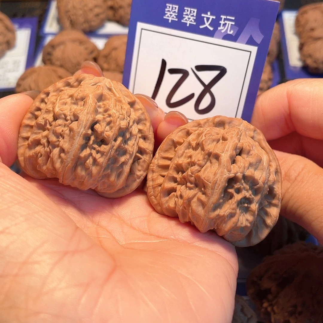 桃核把件128号全品白狮子4.5