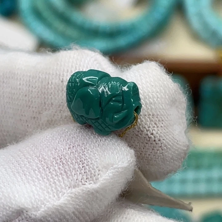 绿松石未镶嵌挂件